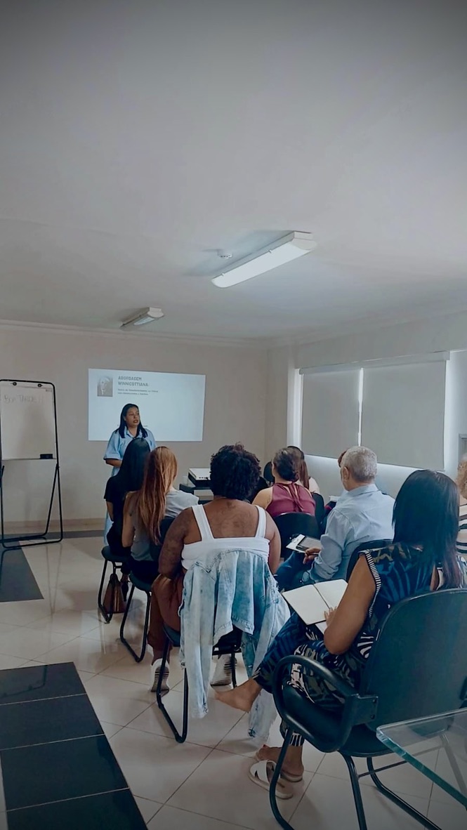 Instrutores durante encontro presencial